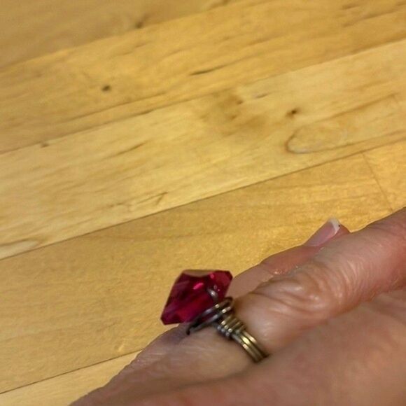 Beautiful costume jewelry ring. Silver wire hand crafted metal with pink stone - Picture 6 of 10